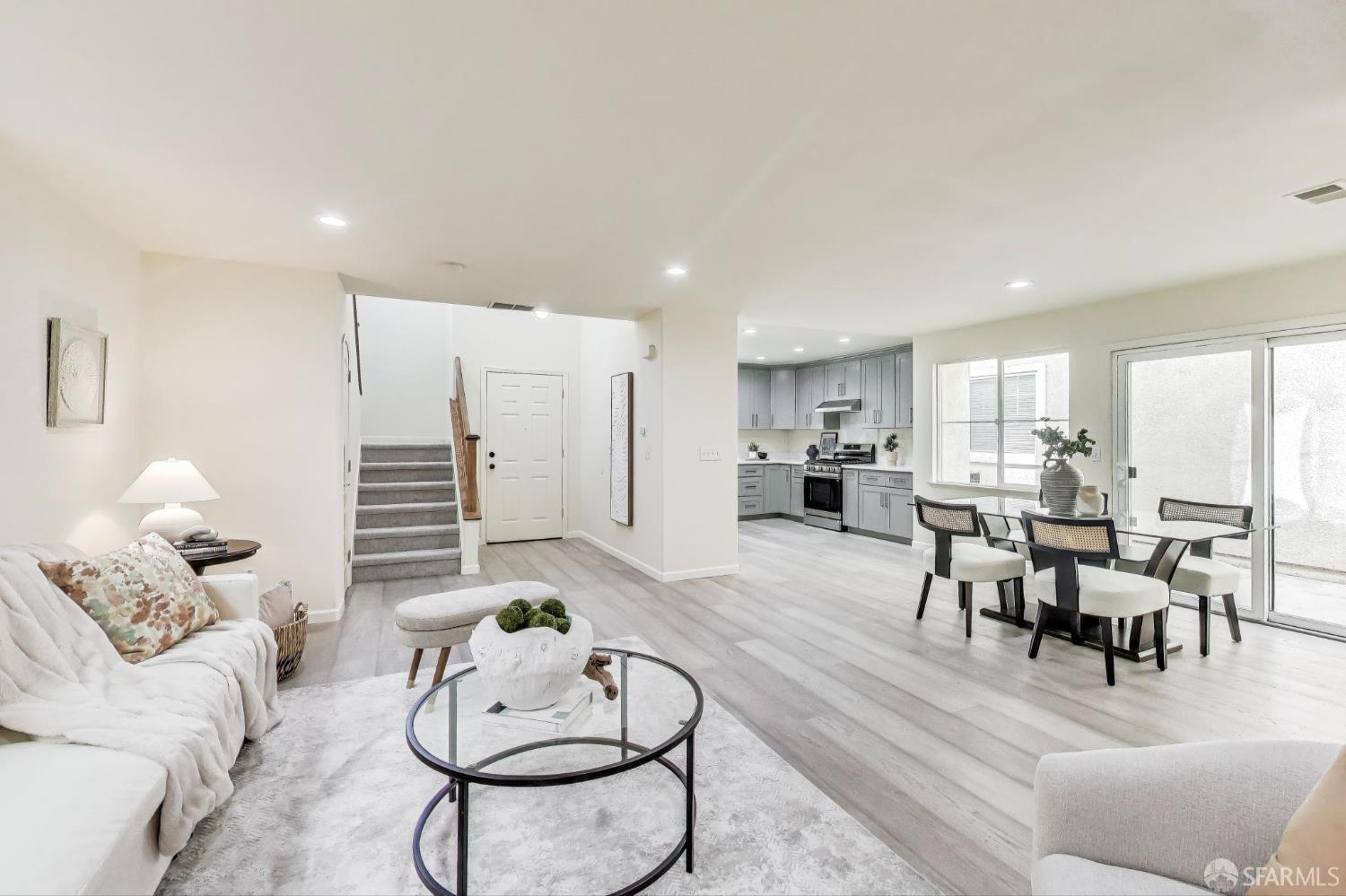 Detail Gallery Image 6 of 34 For 95 Olmsted Ct, Pittsburg,  CA 94565 - 5 Beds | 3 Baths