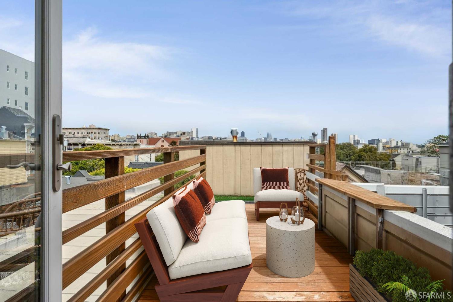 Detail Gallery Image 5 of 38 For 2922 Pine St, San Francisco,  CA 94115 - 2 Beds | 2 Baths