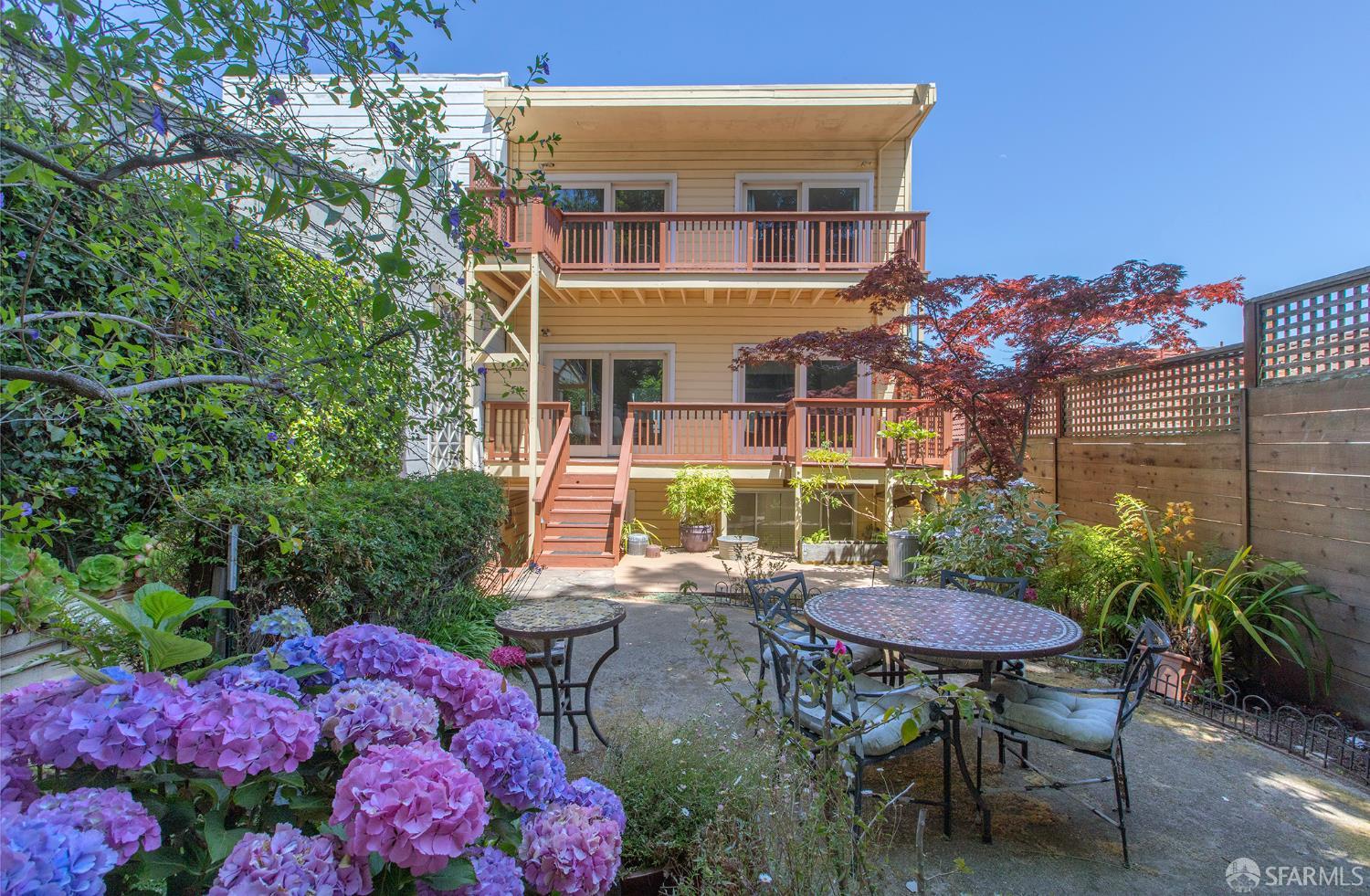 Detail Gallery Image 3 of 7 For 470 Fair Oaks St, San Francisco,  CA 94110 - 5 Beds | 3/1 Baths
