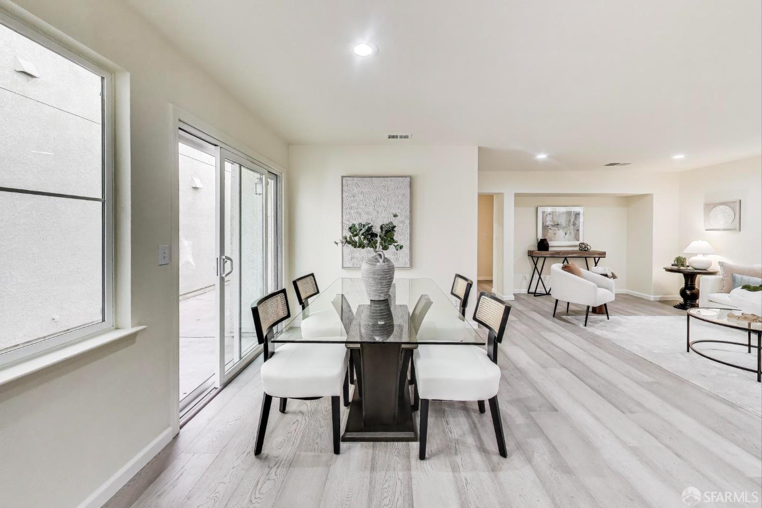 Detail Gallery Image 8 of 34 For 95 Olmsted Ct, Pittsburg,  CA 94565 - 5 Beds | 3 Baths