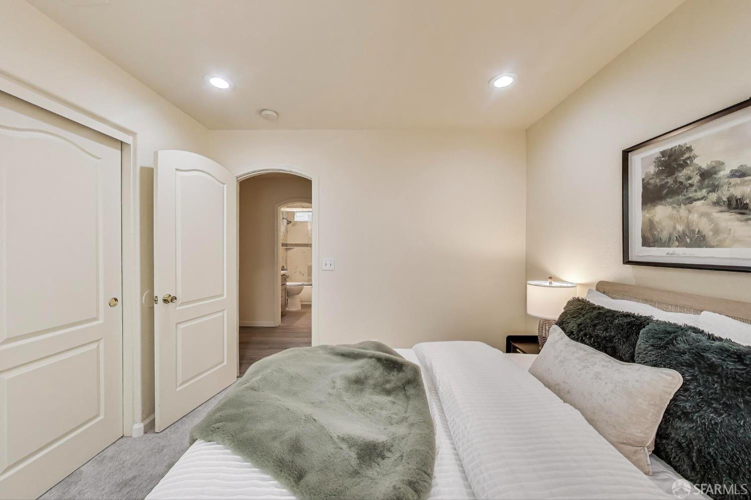 Detail Gallery Image 12 of 34 For 95 Olmsted Ct, Pittsburg,  CA 94565 - 5 Beds | 3 Baths