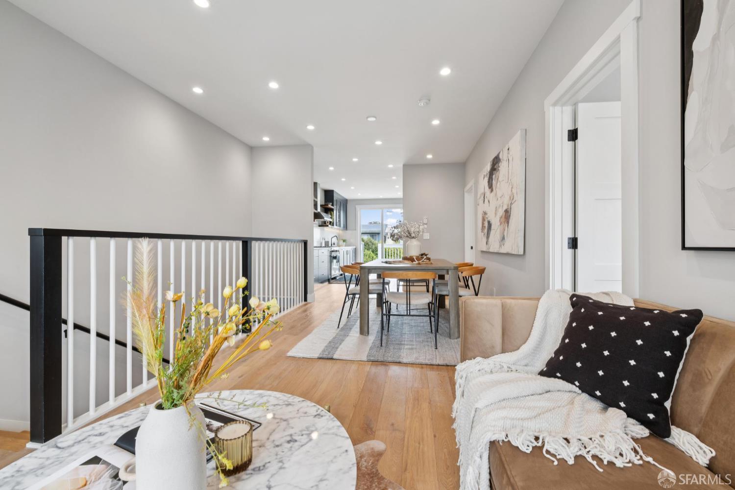Detail Gallery Image 8 of 76 For 807 Vienna St, San Francisco,  CA 94112 - 3 Beds | 3 Baths