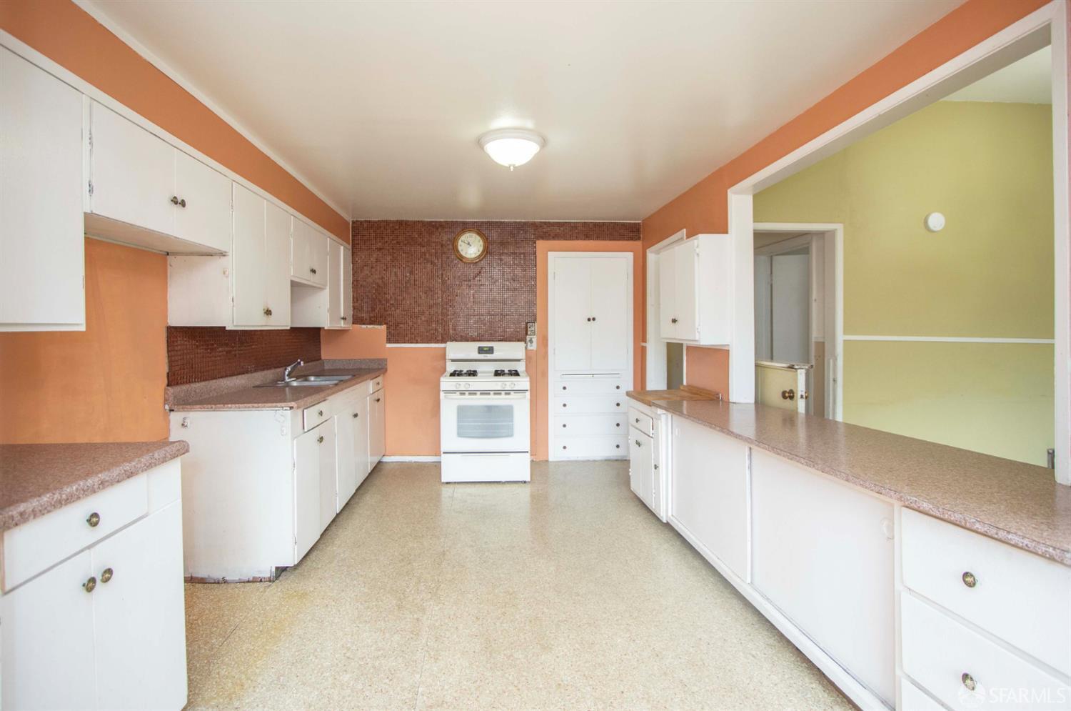 Detail Gallery Image 12 of 35 For 2567 Bryant St, San Francisco,  CA 94110 - 5 Beds | 2 Baths