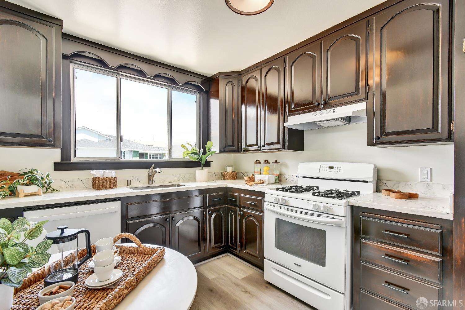 Detail Gallery Image 14 of 28 For 417 Wildwood Dr, South San Francisco,  CA 94080 - 3 Beds | 1 Baths