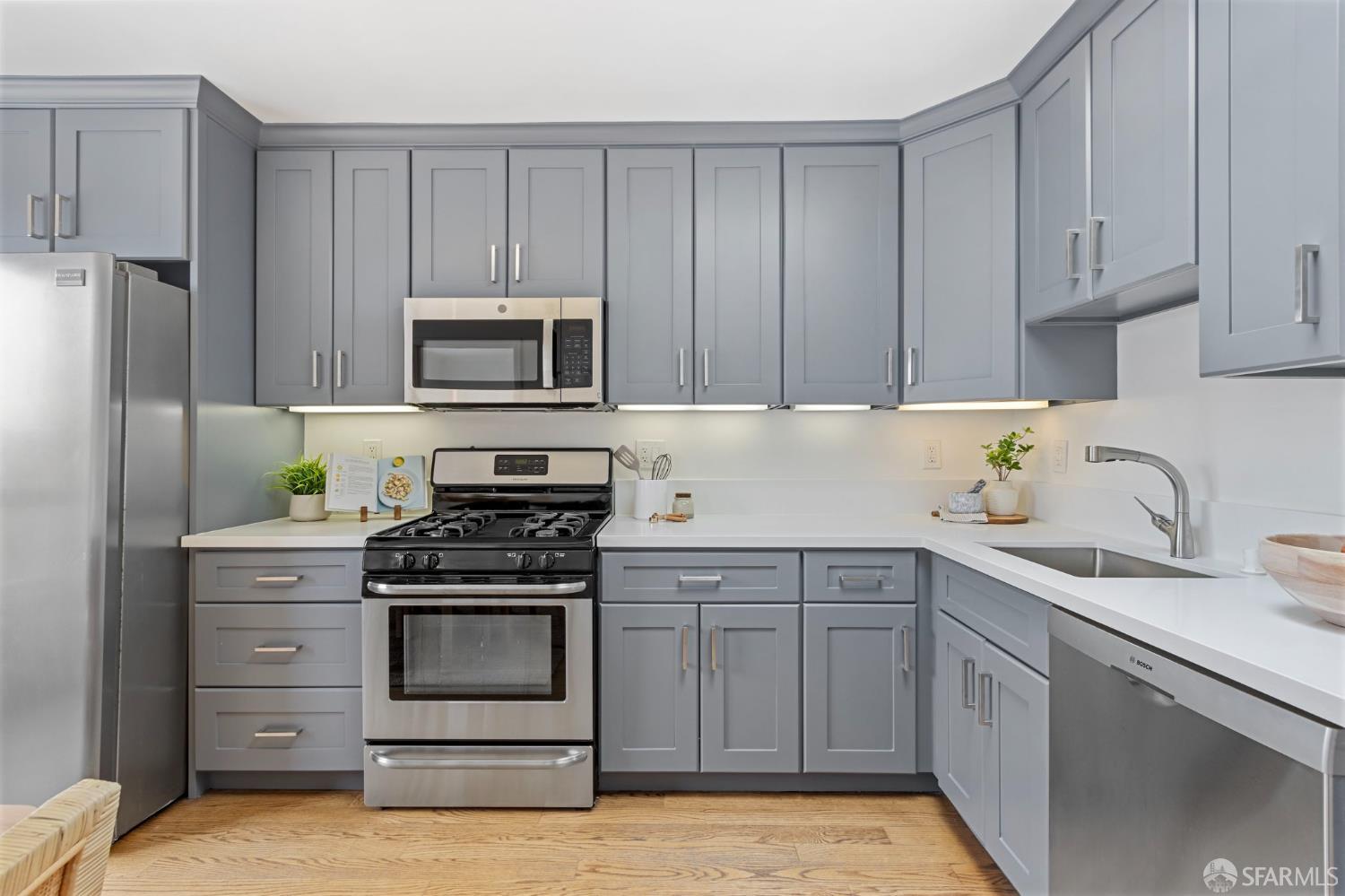 Detail Gallery Image 7 of 28 For 419 Garfield St, San Francisco,  CA 94132 - 4 Beds | 2 Baths