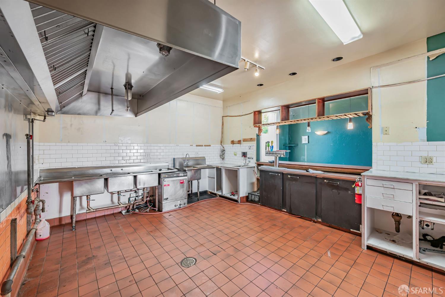 Detail Gallery Image 14 of 50 For 408 Cortland Ave, San Francisco,  CA 94110 - – Beds | – Baths