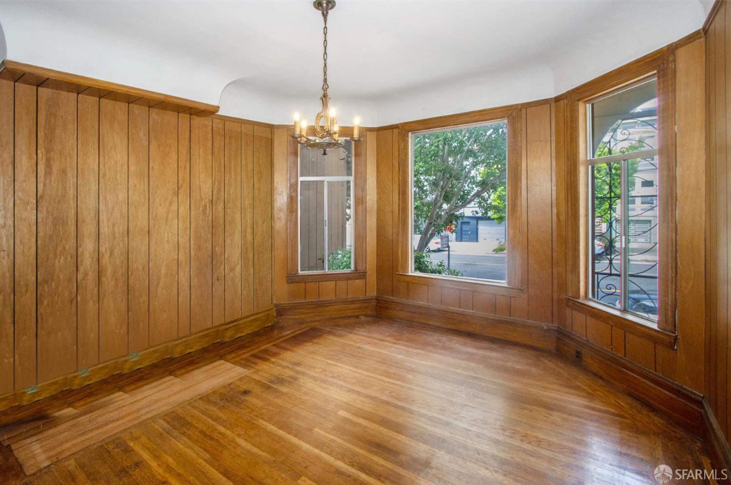 Detail Gallery Image 4 of 35 For 2567 Bryant St, San Francisco,  CA 94110 - 5 Beds | 2 Baths