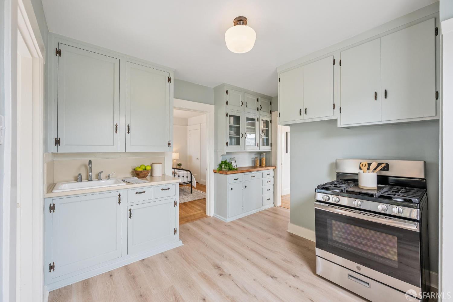 Detail Gallery Image 17 of 53 For 32 Van Buren St, San Francisco,  CA 94131 - 2 Beds | 1 Baths