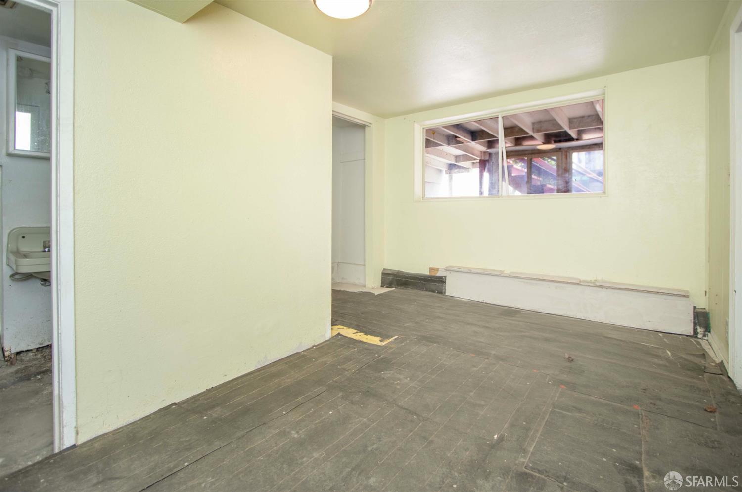 Detail Gallery Image 29 of 35 For 2567 Bryant St, San Francisco,  CA 94110 - 5 Beds | 2 Baths