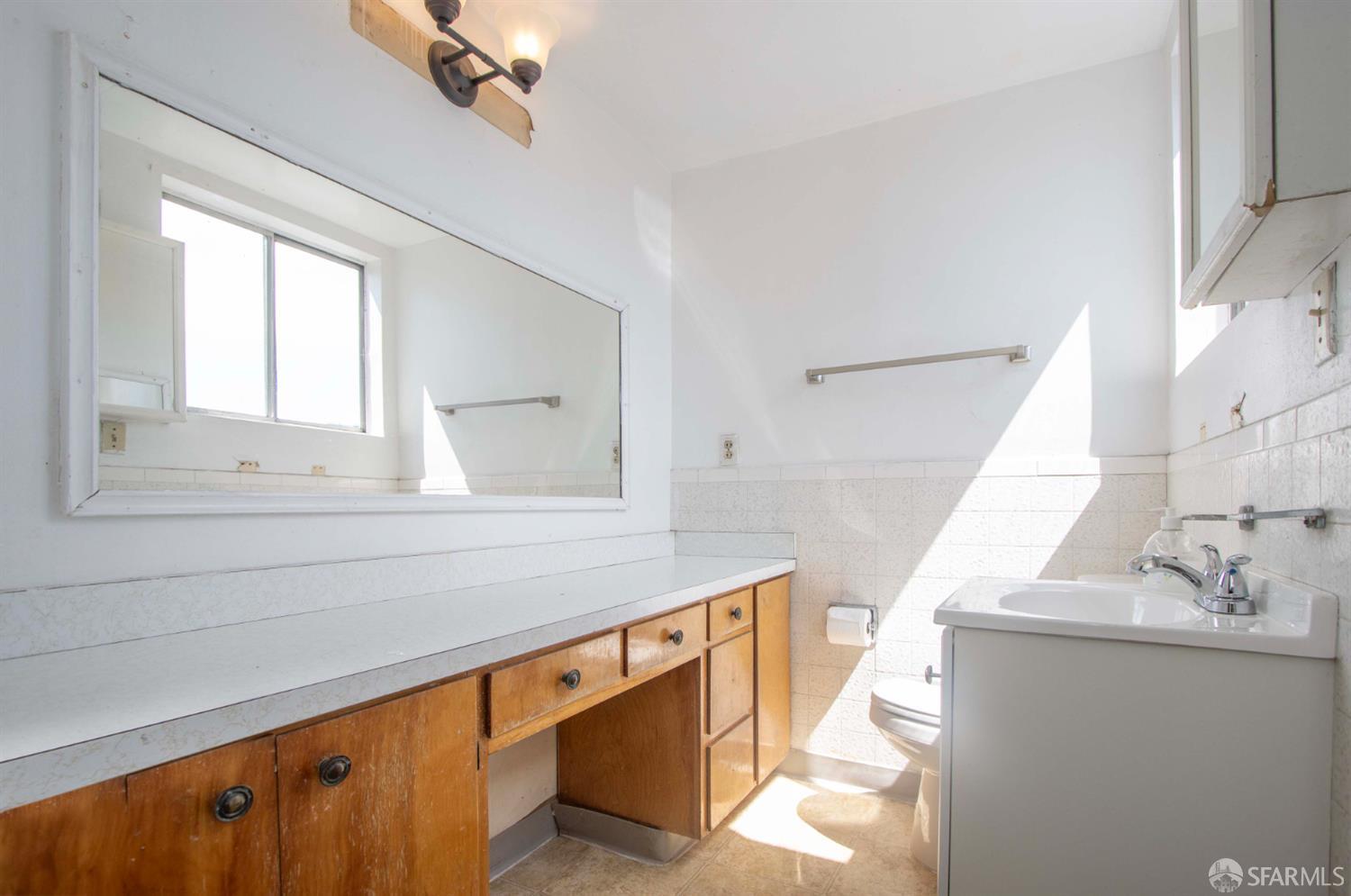 Detail Gallery Image 21 of 35 For 2567 Bryant St, San Francisco,  CA 94110 - 5 Beds | 2 Baths
