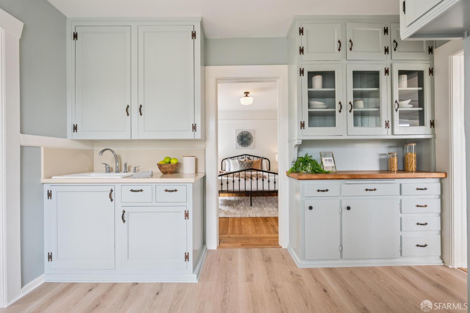 Detail Gallery Image 16 of 53 For 32 Van Buren St, San Francisco,  CA 94131 - 2 Beds | 1 Baths