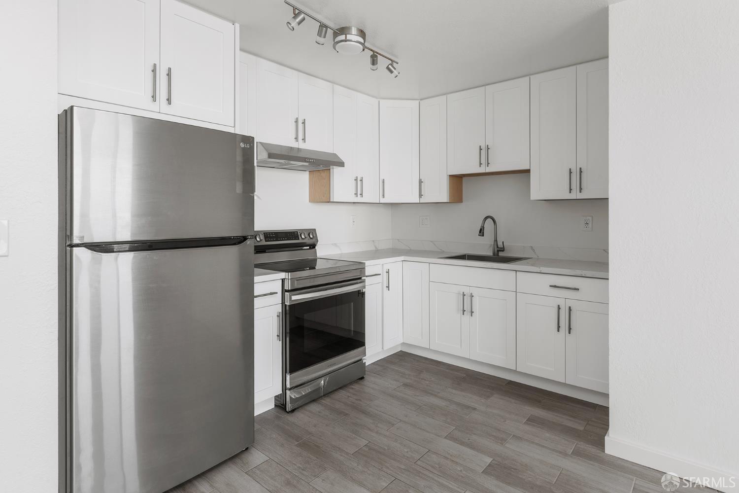 Detail Gallery Image 13 of 41 For 3770 24th St, San Francisco,  CA 94114 - – Beds | – Baths