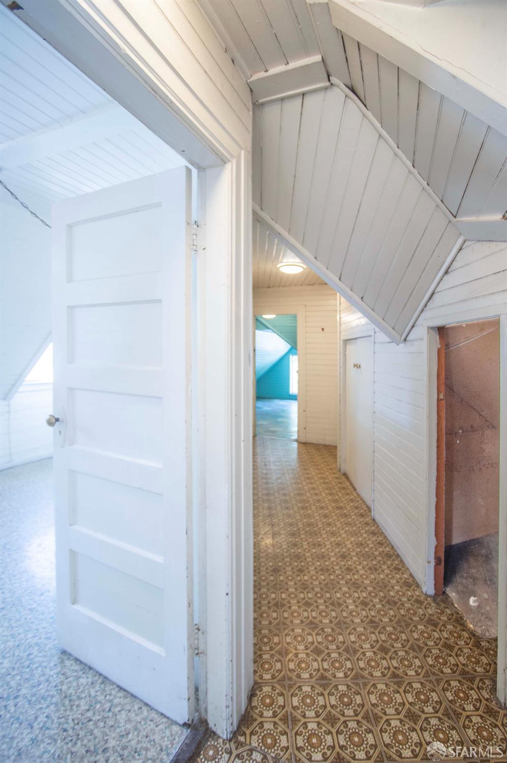 Detail Gallery Image 25 of 35 For 2567 Bryant St, San Francisco,  CA 94110 - 5 Beds | 2 Baths