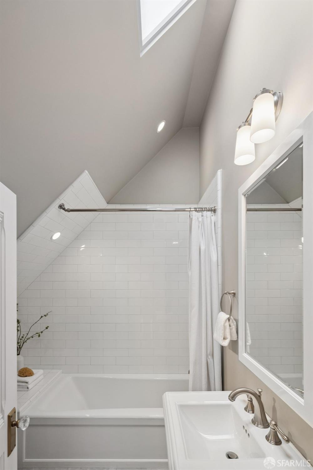 Detail Gallery Image 42 of 56 For 2531 Gough St, San Francisco,  CA 94123 - 3 Beds | 2 Baths