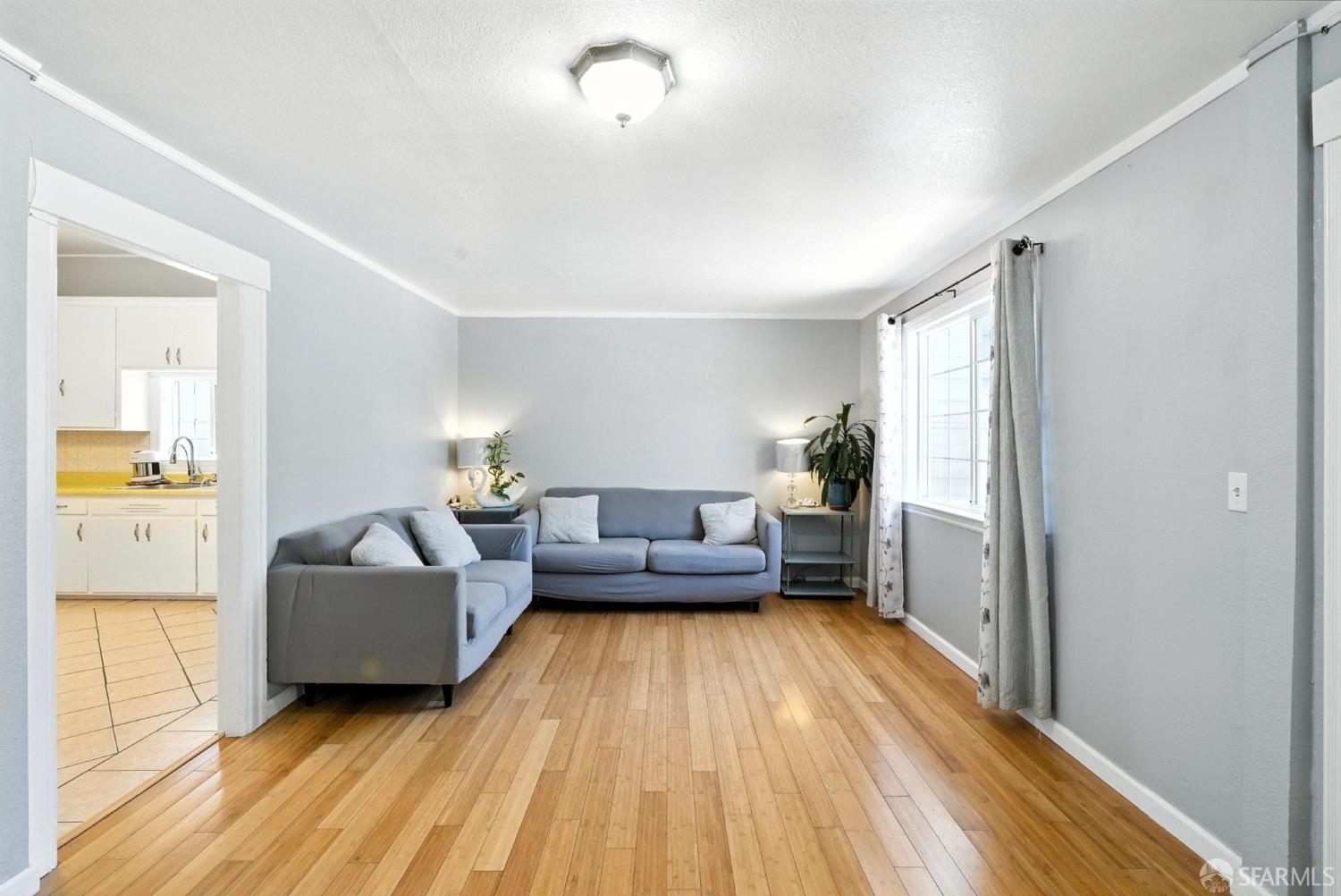 Detail Gallery Image 3 of 39 For 715 Naples St, San Francisco,  CA 94112 - 3 Beds | 1 Baths