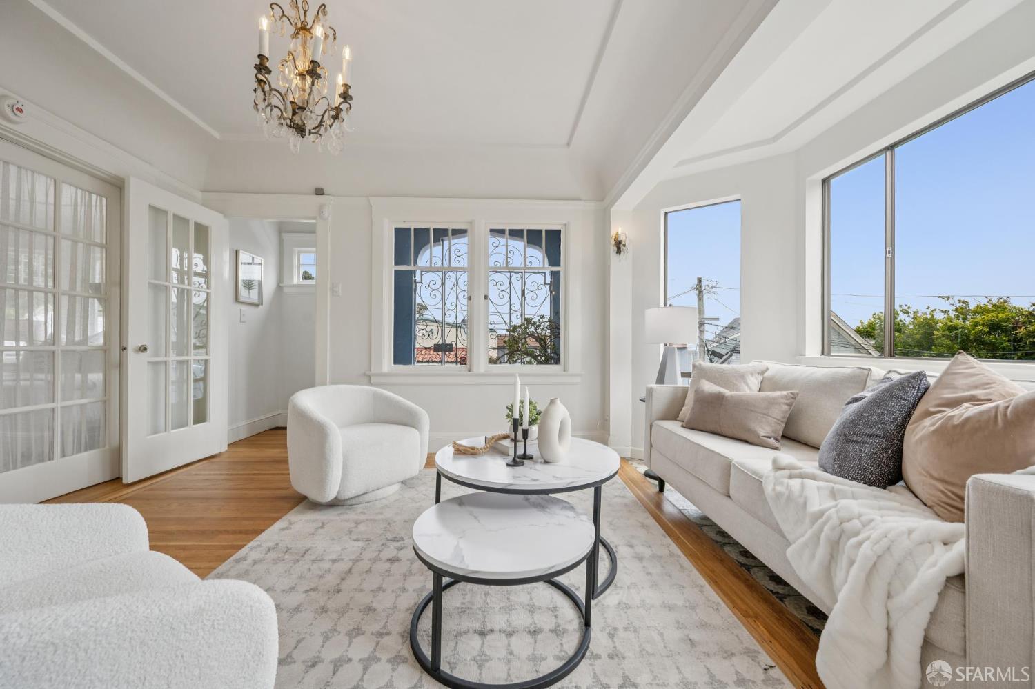 Detail Gallery Image 3 of 53 For 32 Van Buren St, San Francisco,  CA 94131 - 2 Beds | 1 Baths