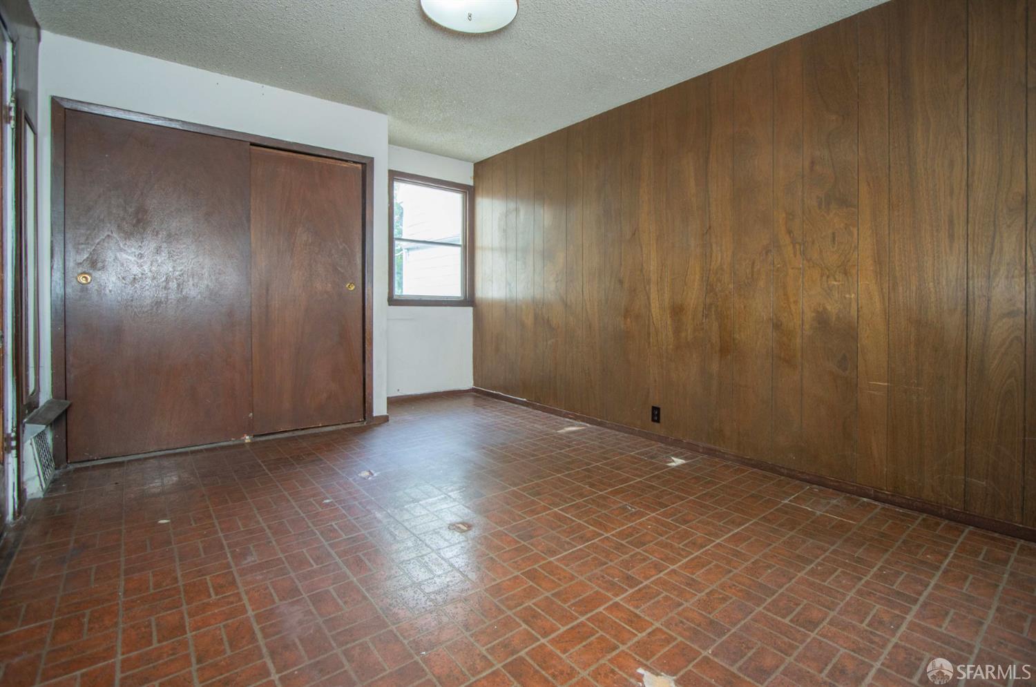 Detail Gallery Image 8 of 35 For 2567 Bryant St, San Francisco,  CA 94110 - 5 Beds | 2 Baths