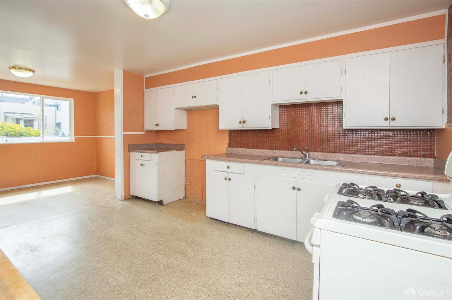 Detail Gallery Image 13 of 35 For 2567 Bryant St, San Francisco,  CA 94110 - 5 Beds | 2 Baths