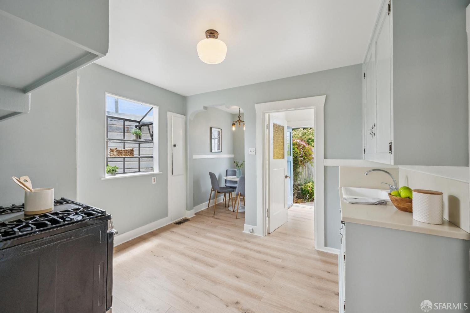Detail Gallery Image 9 of 53 For 32 Van Buren St, San Francisco,  CA 94131 - 2 Beds | 1 Baths