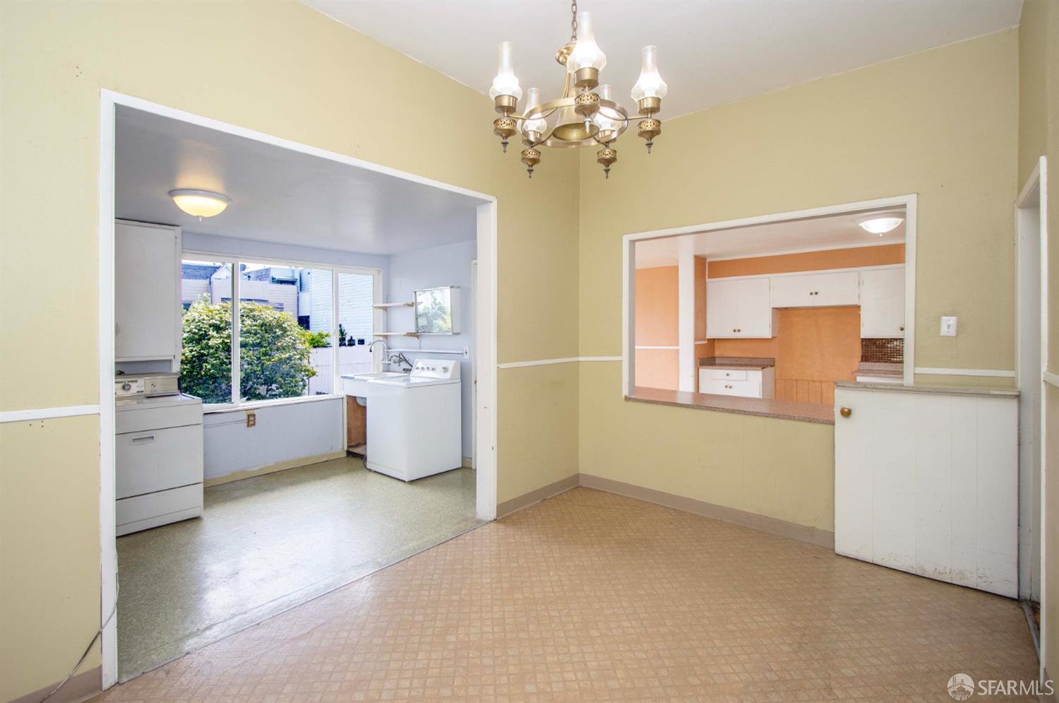 Detail Gallery Image 16 of 35 For 2567 Bryant St, San Francisco,  CA 94110 - 5 Beds | 2 Baths