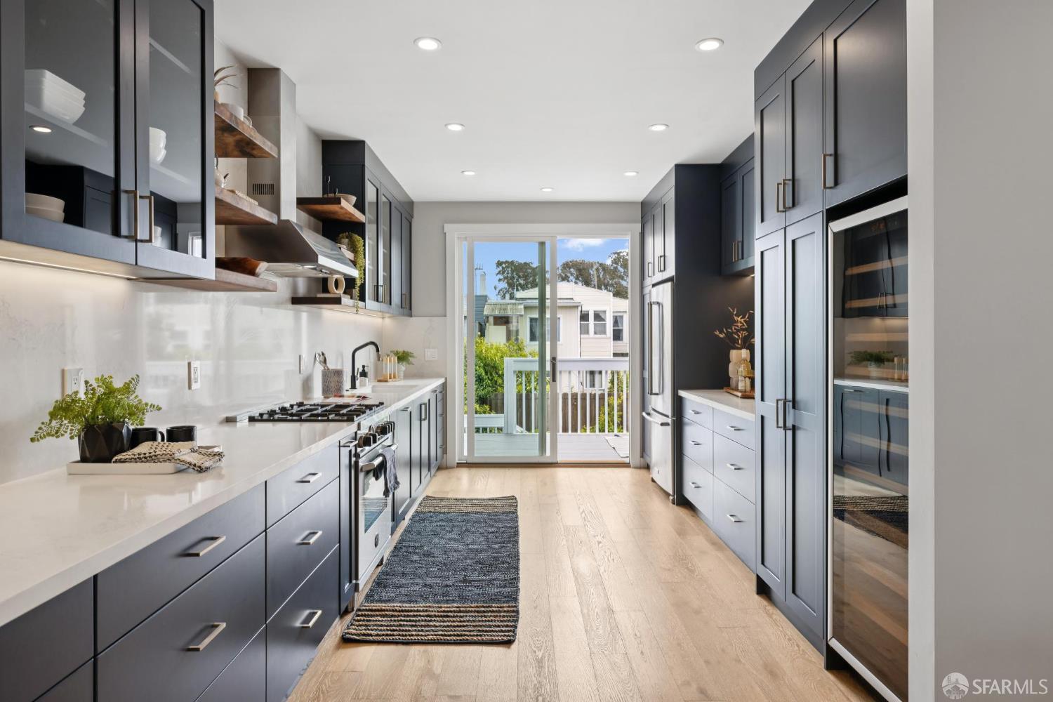 Detail Gallery Image 14 of 76 For 807 Vienna St, San Francisco,  CA 94112 - 3 Beds | 3 Baths