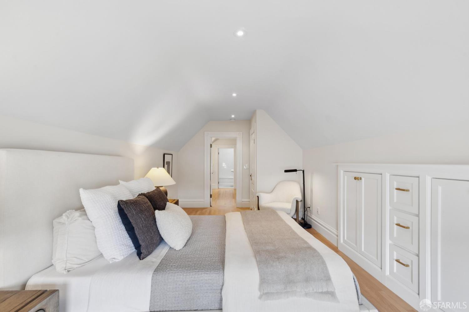 Detail Gallery Image 39 of 56 For 2531 Gough St, San Francisco,  CA 94123 - 3 Beds | 2 Baths