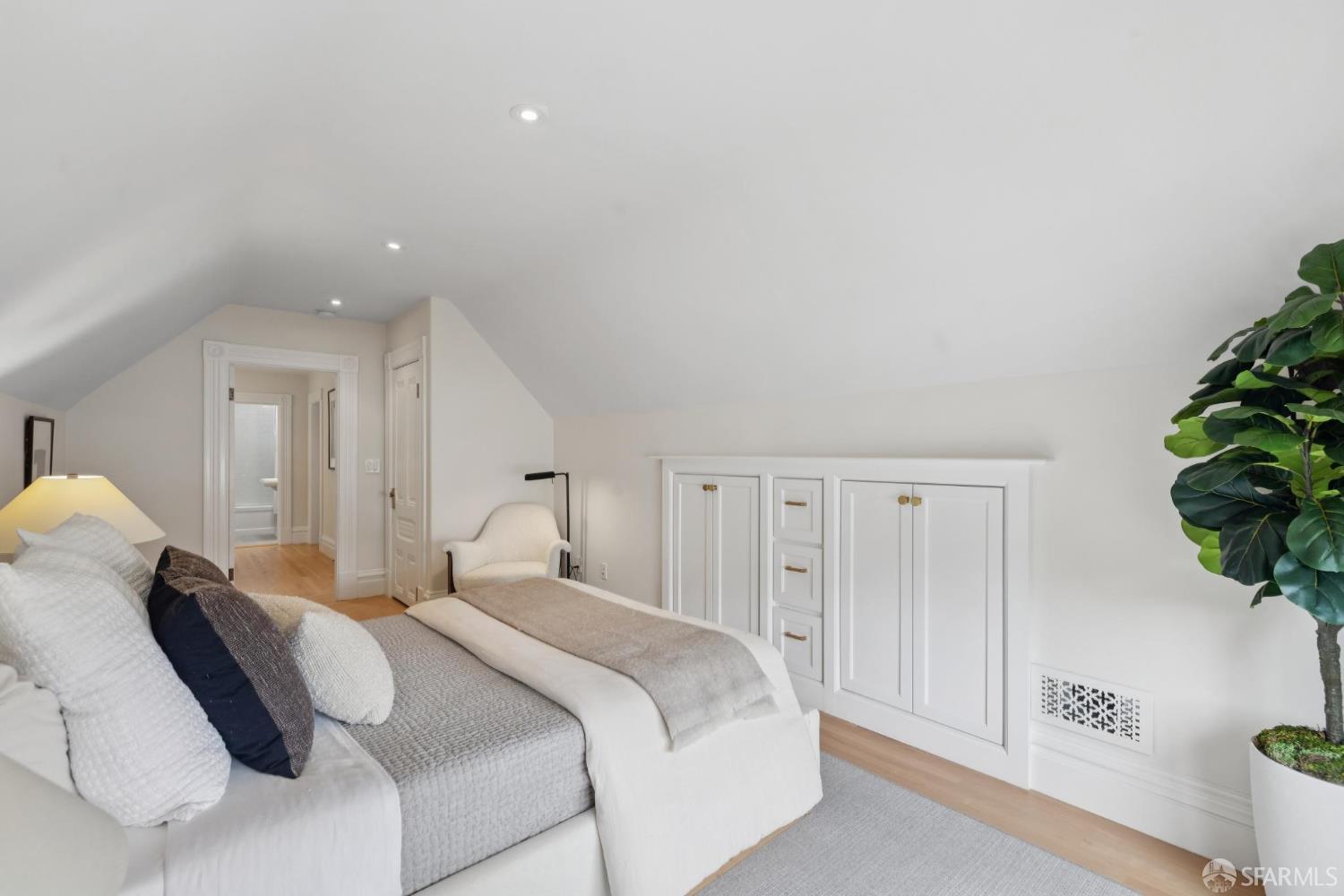 Detail Gallery Image 40 of 56 For 2531 Gough St, San Francisco,  CA 94123 - 3 Beds | 2 Baths