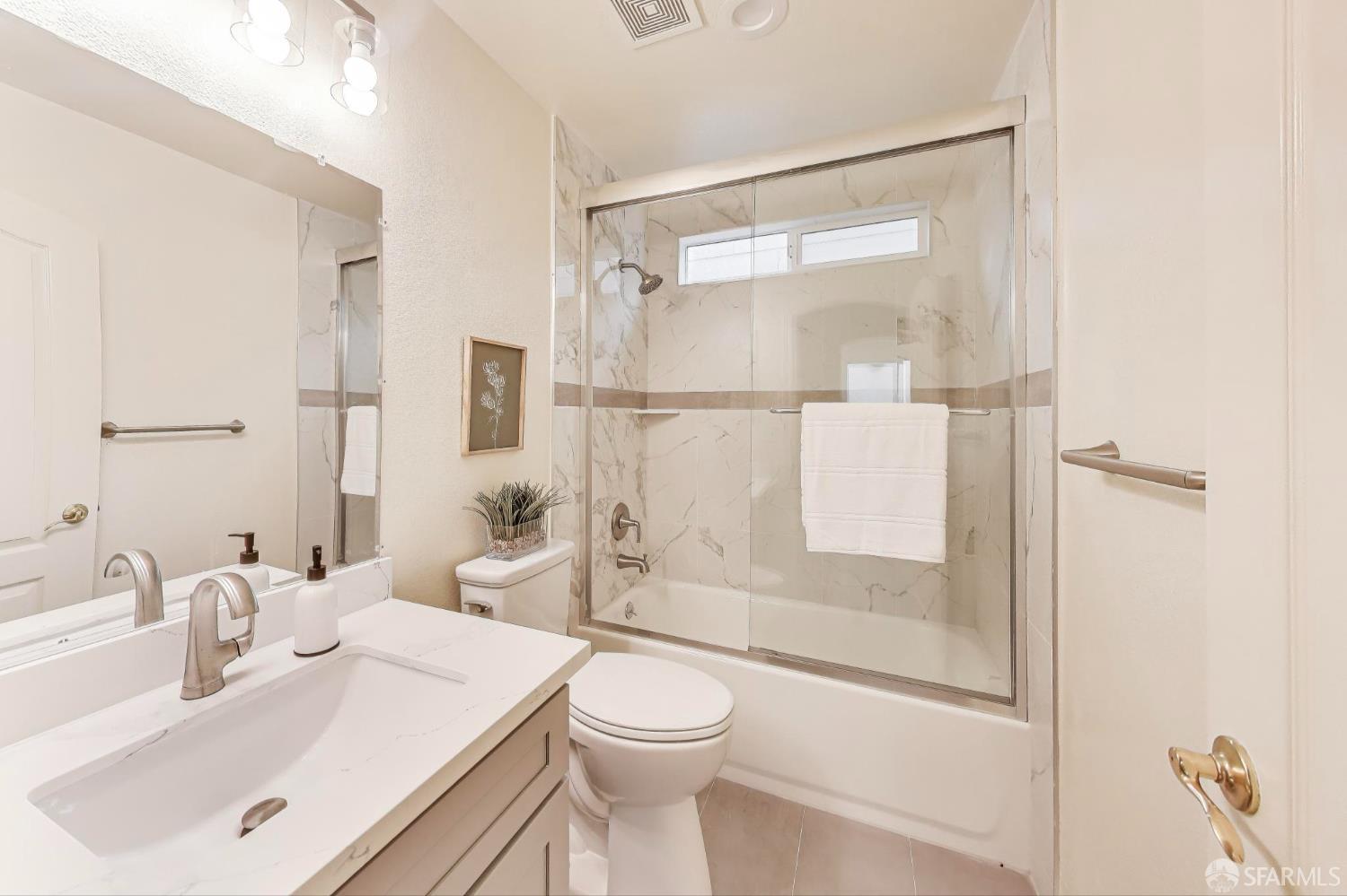 Detail Gallery Image 13 of 34 For 95 Olmsted Ct, Pittsburg,  CA 94565 - 5 Beds | 3 Baths