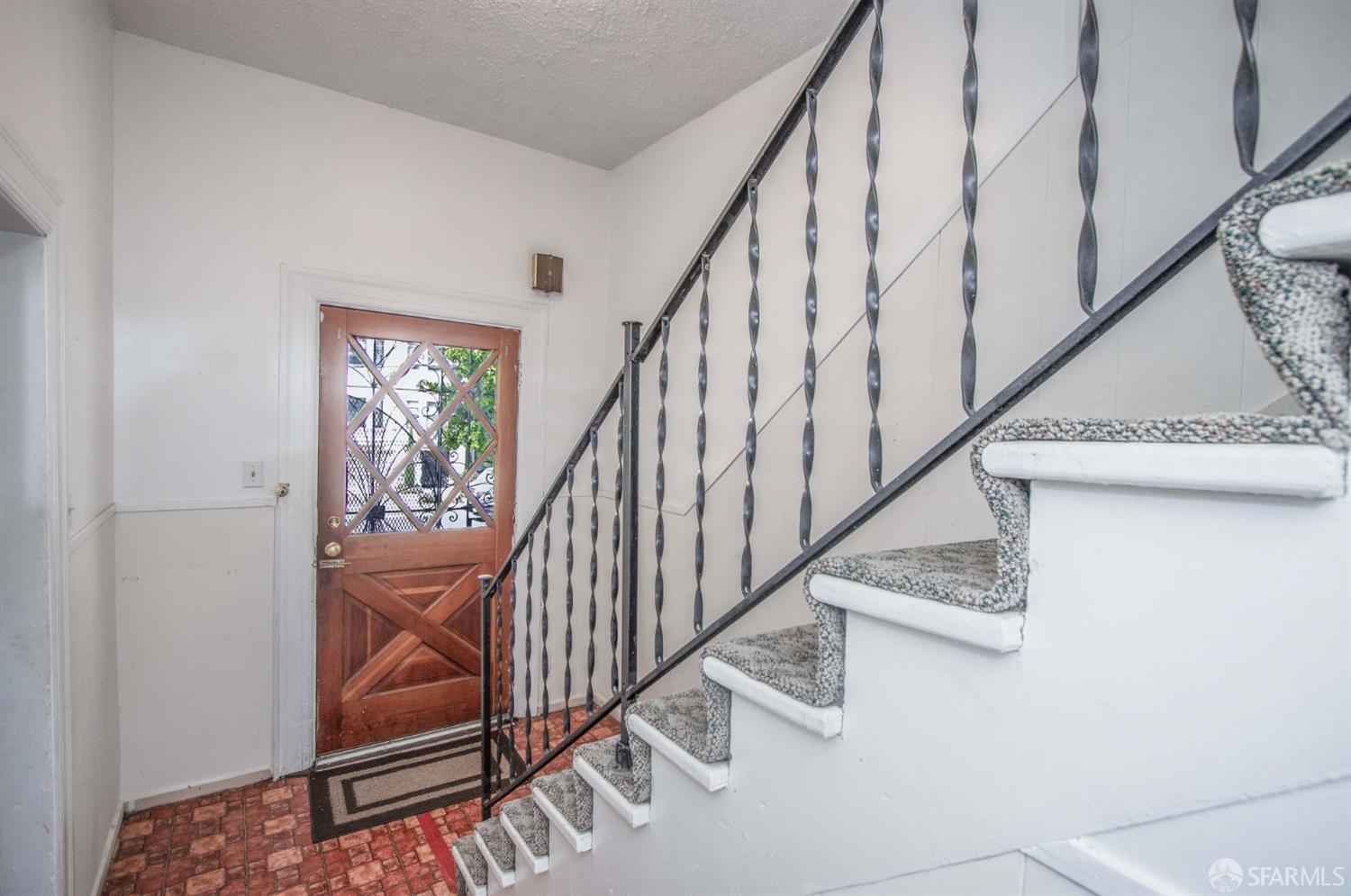 Detail Gallery Image 2 of 35 For 2567 Bryant St, San Francisco,  CA 94110 - 5 Beds | 2 Baths