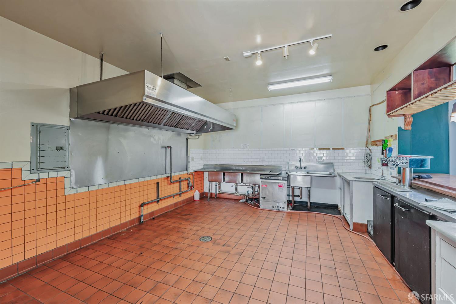 Detail Gallery Image 15 of 50 For 408 Cortland Ave, San Francisco,  CA 94110 - – Beds | – Baths