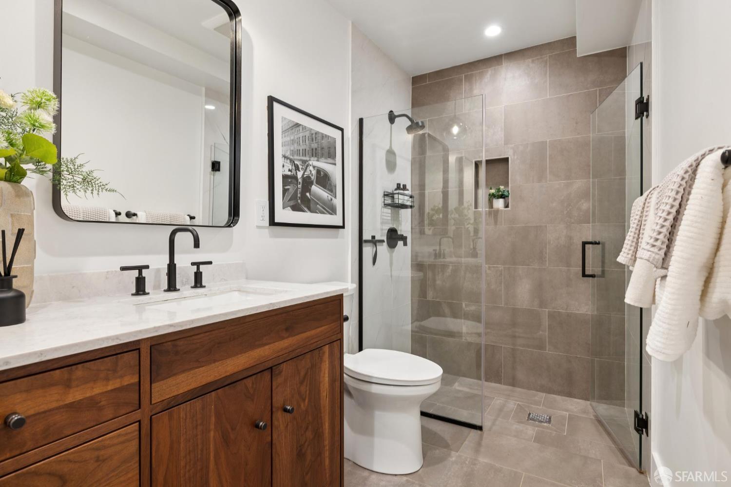Detail Gallery Image 33 of 76 For 807 Vienna St, San Francisco,  CA 94112 - 3 Beds | 3 Baths
