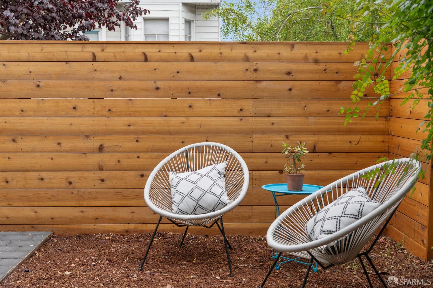 Detail Gallery Image 4 of 40 For 418 Anderson St, San Francisco,  CA 94110 - 2 Beds | 1 Baths