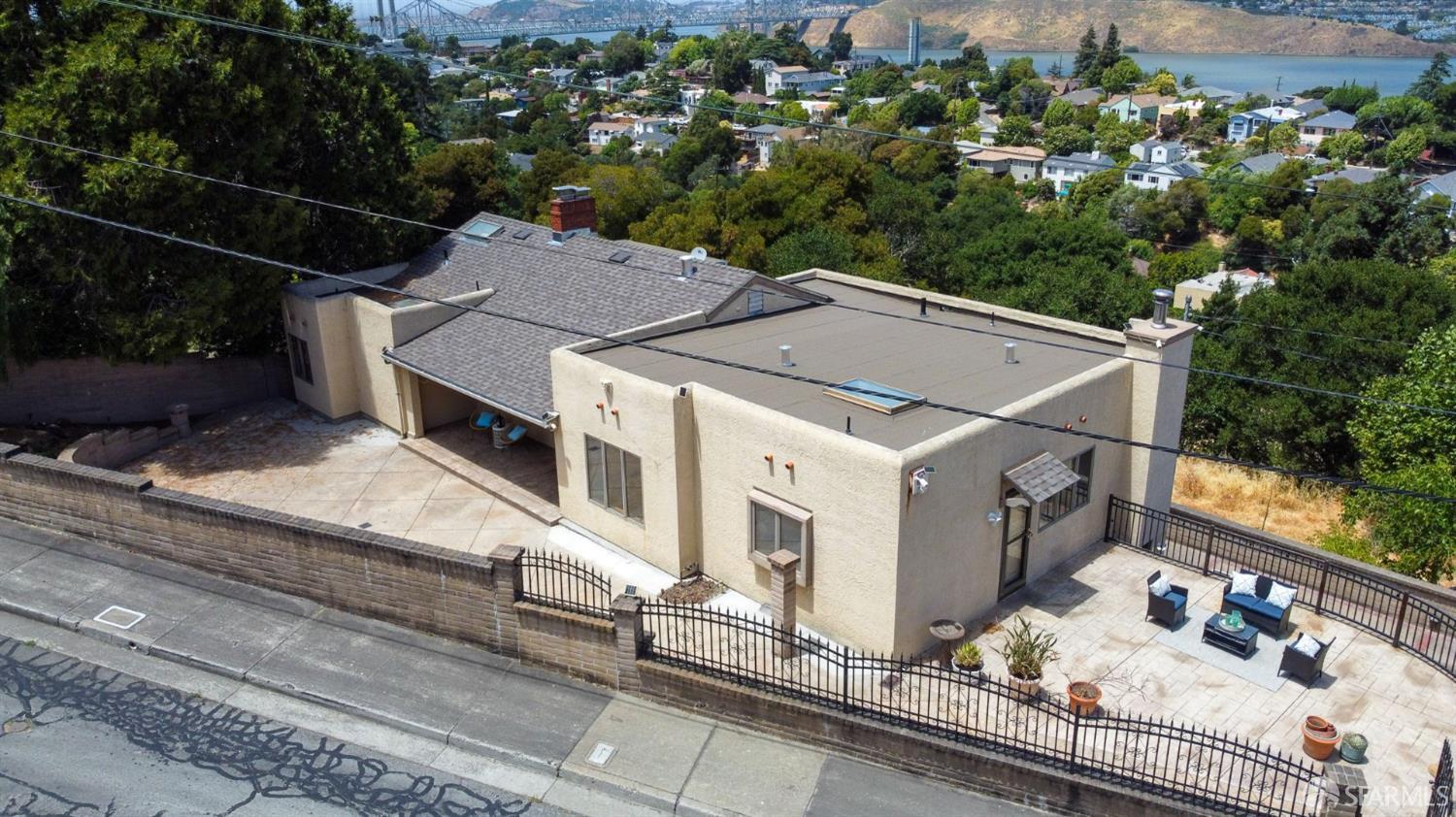 Detail Gallery Image 1 of 25 For 66 Baldwin Ave, Crockett,  CA 94525 - 3 Beds | 3 Baths