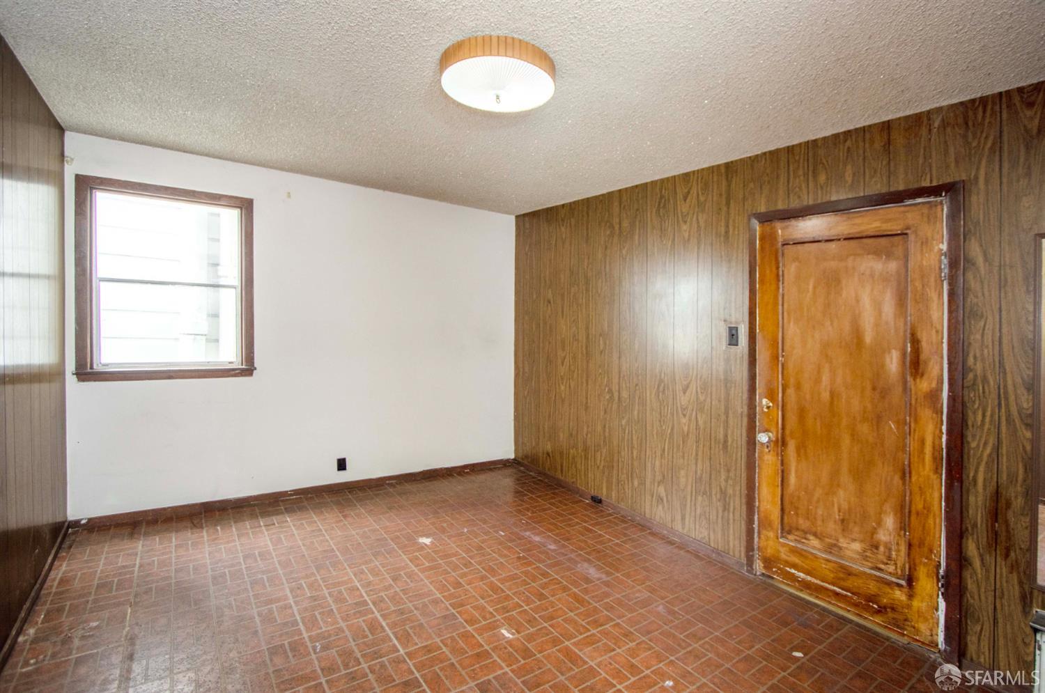 Detail Gallery Image 7 of 35 For 2567 Bryant St, San Francisco,  CA 94110 - 5 Beds | 2 Baths