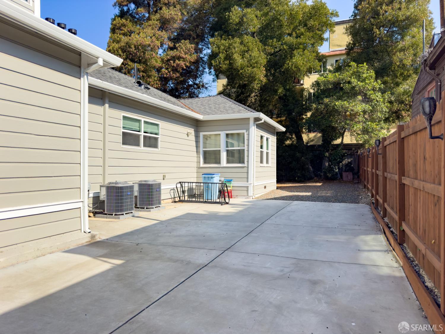 Detail Gallery Image 18 of 20 For 2215 Blake St a,  Berkeley,  CA 94704 - 2 Beds | 2/1 Baths
