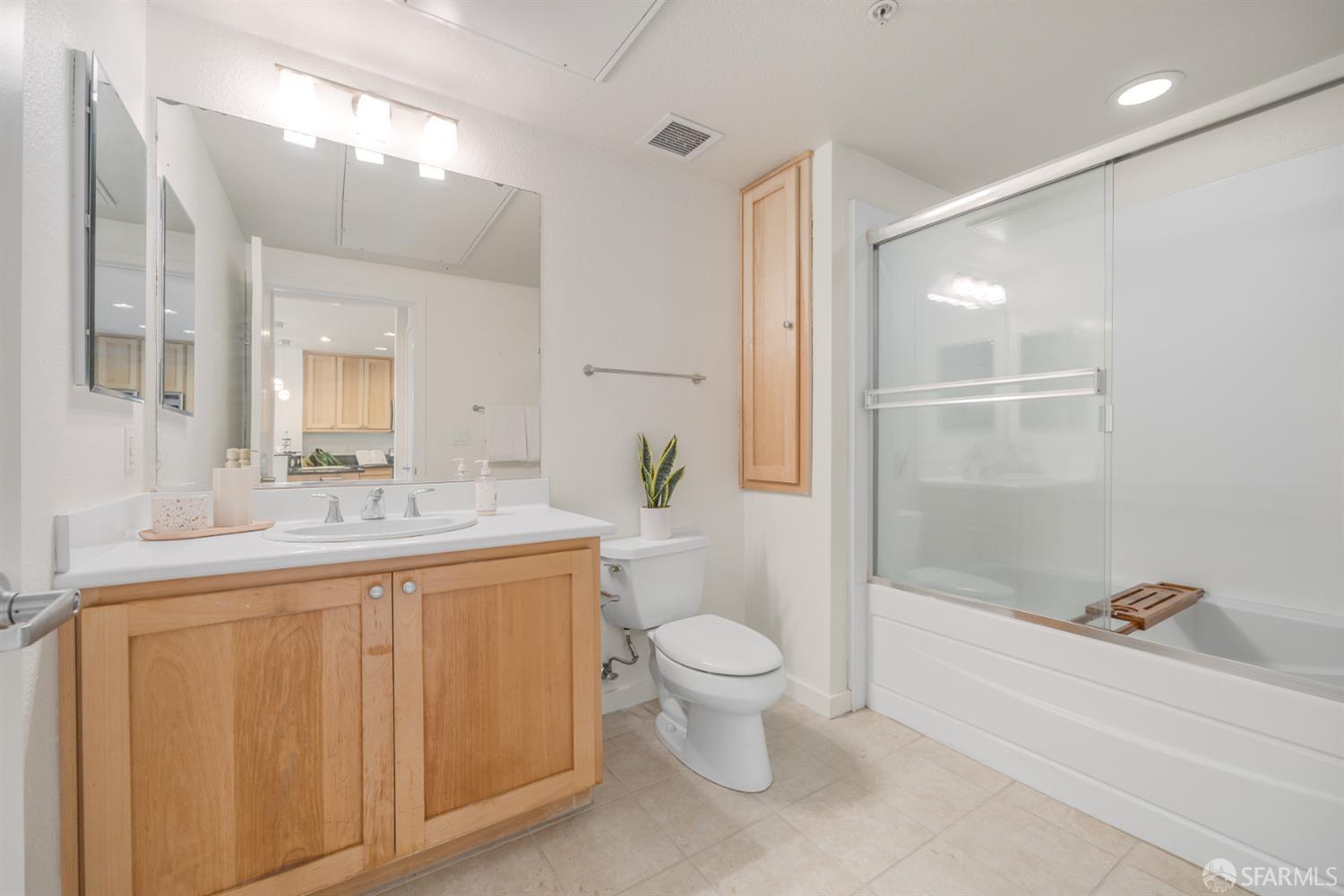 Detail Gallery Image 18 of 33 For 1488 El Camino Real #212,  South San Francisco,  CA 94080 - 1 Beds | 1 Baths