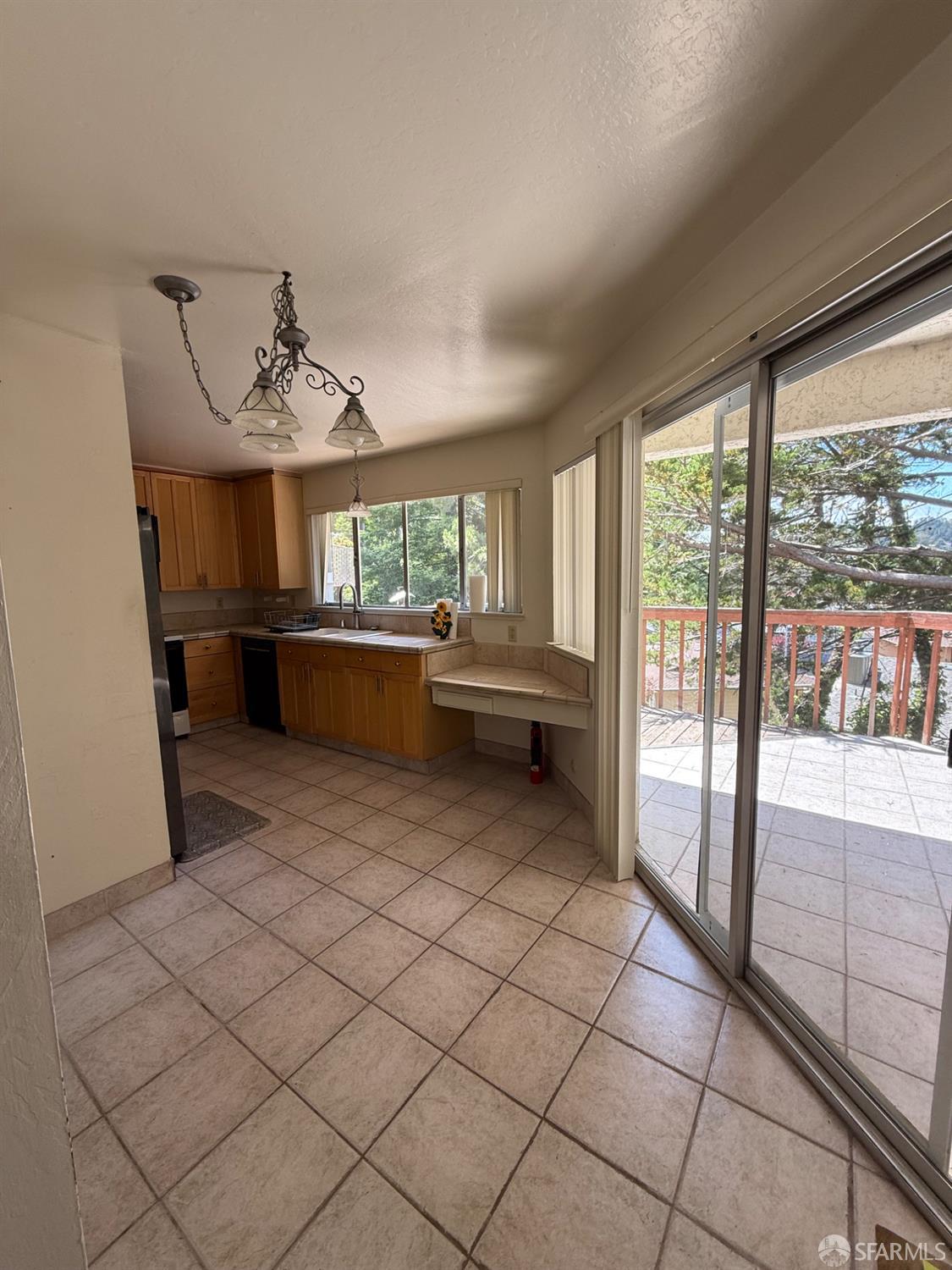 Detail Gallery Image 8 of 32 For 7 Brooks Pl, Pacifica,  CA 94044 - 3 Beds | 2 Baths