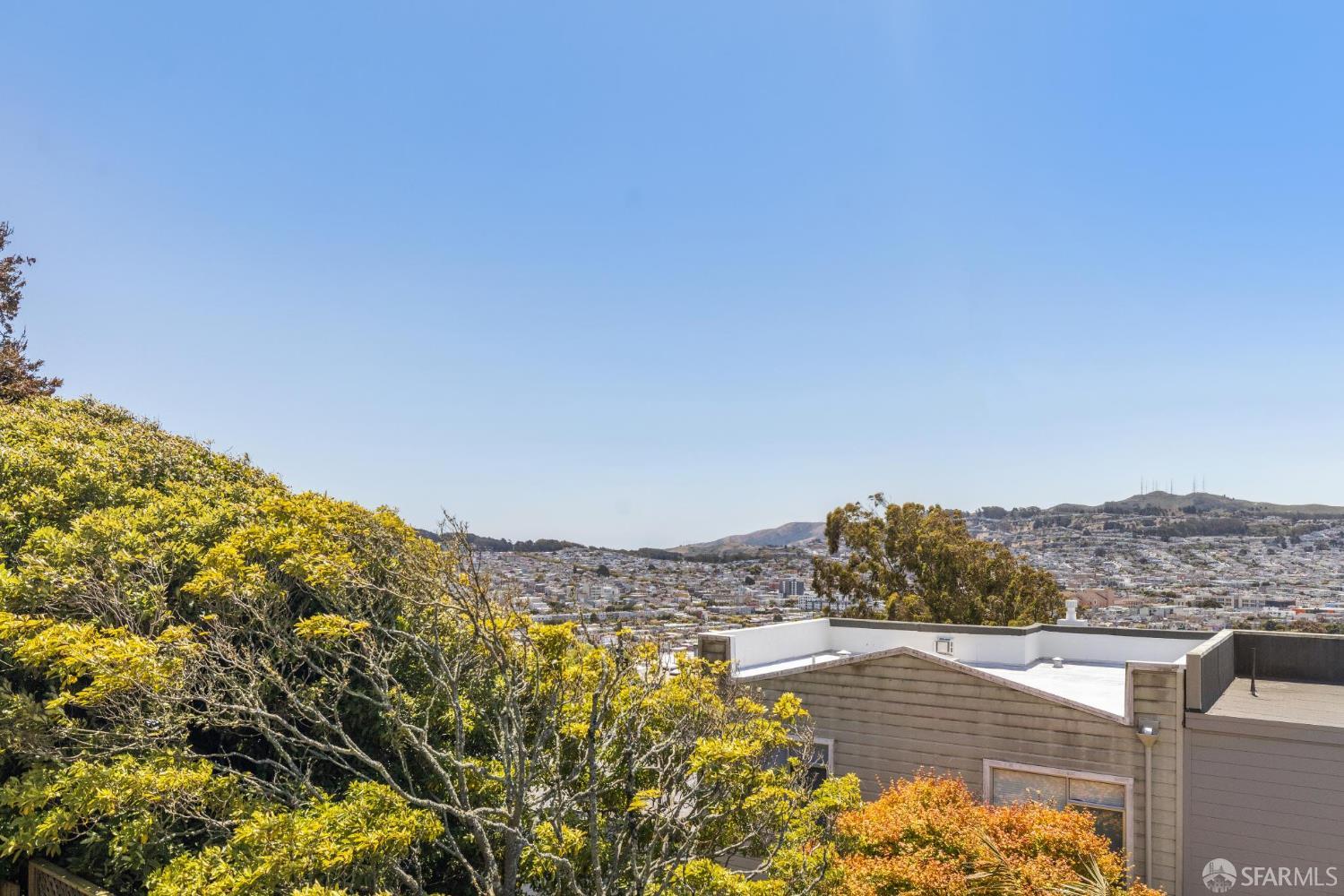 Detail Gallery Image 4 of 41 For 620 Detroit St, San Francisco,  CA 94131 - 2 Beds | 2 Baths