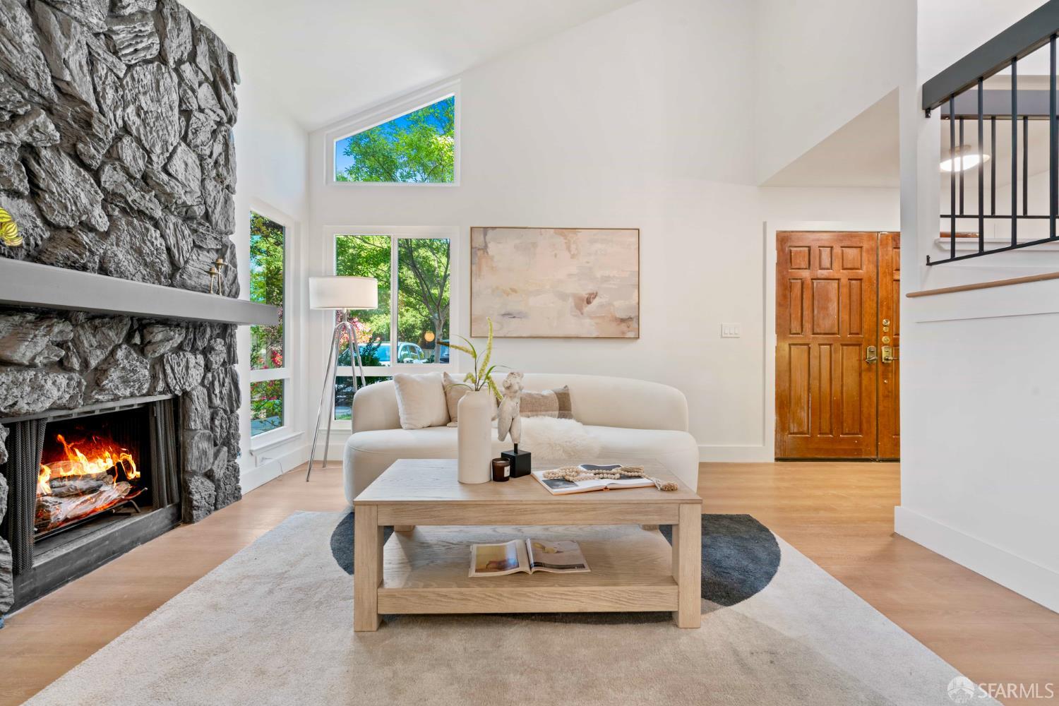 Detail Gallery Image 4 of 46 For 1945 Las Encinas Ct, Los Gatos,  CA 95032 - 3 Beds | 2/1 Baths