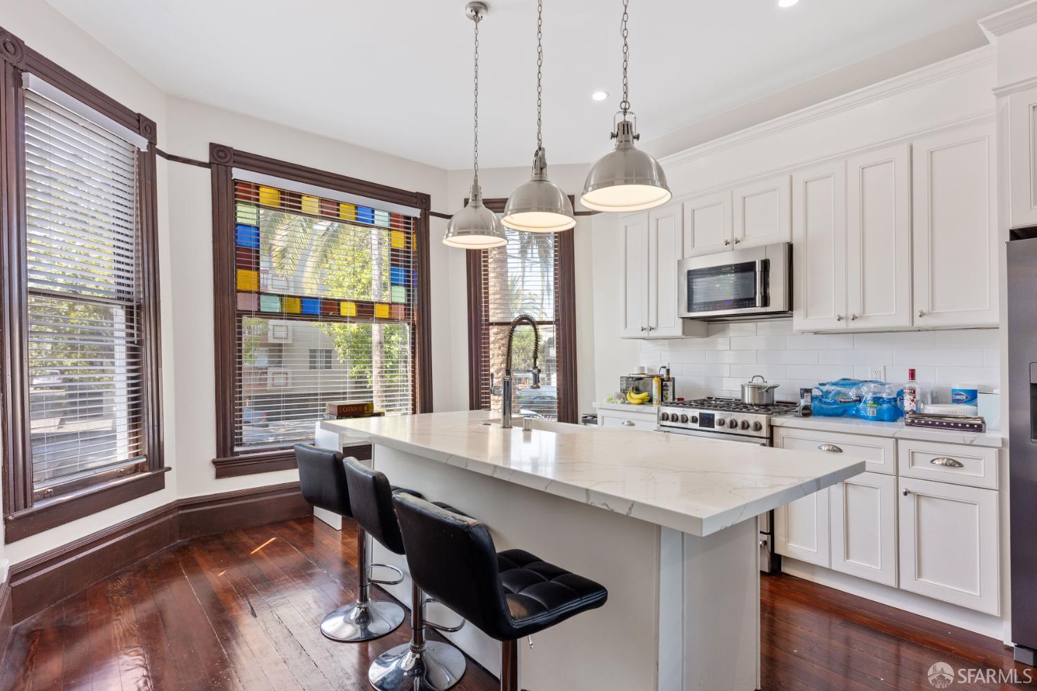 Detail Gallery Image 3 of 20 For 2215 Blake St a,  Berkeley,  CA 94704 - 2 Beds | 2/1 Baths
