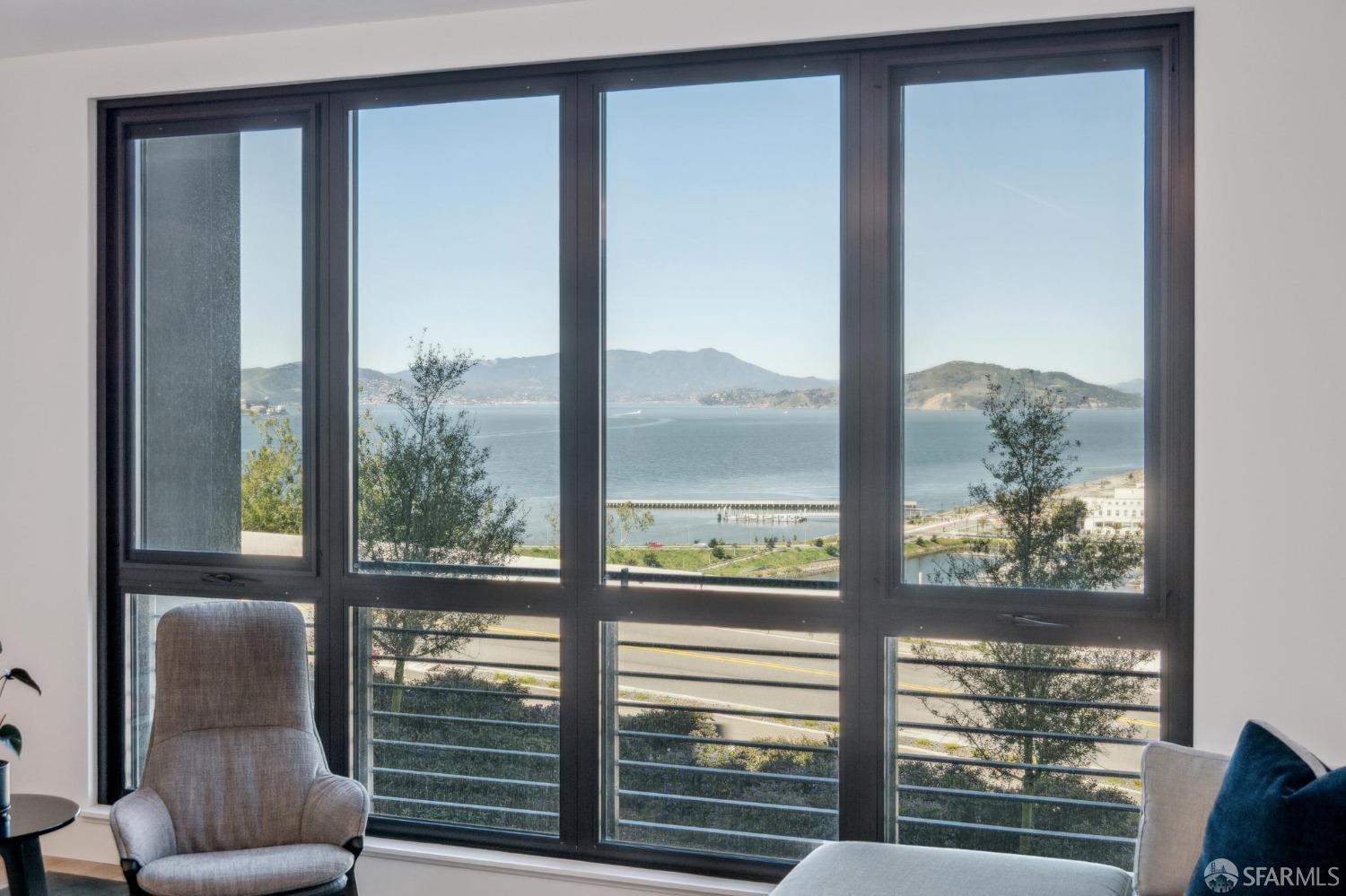 Detail Gallery Image 4 of 60 For 1 Bristol Ct #208,  San Francisco,  CA 94130 - 2 Beds | 2/1 Baths