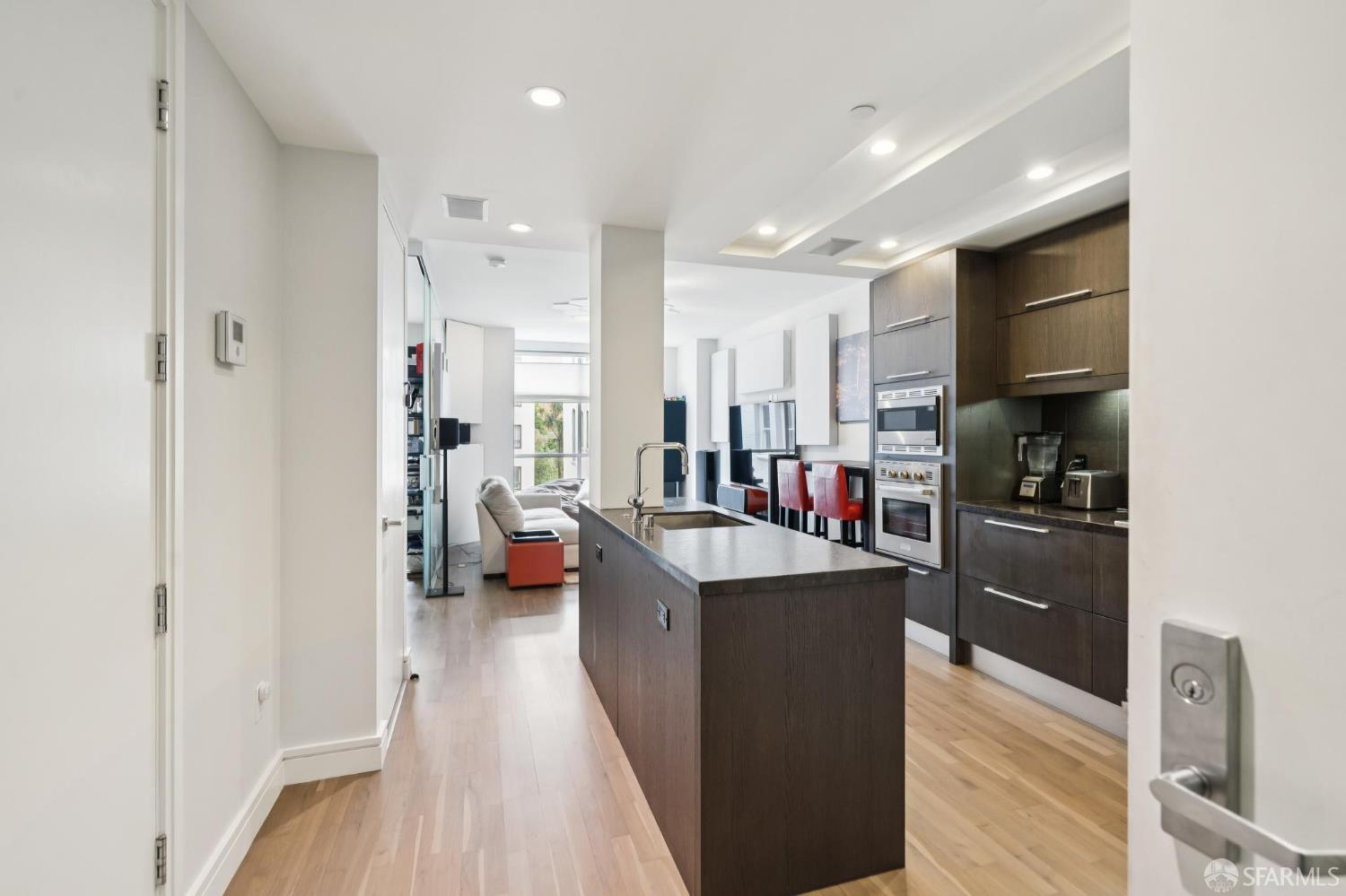 Photo #3: 425055782 Listing 