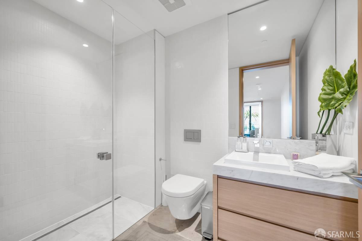 Detail Gallery Image 4 of 24 For 1 Steuart Ln #204,  San Francisco,  CA 94105 - 3 Beds | 2 Baths