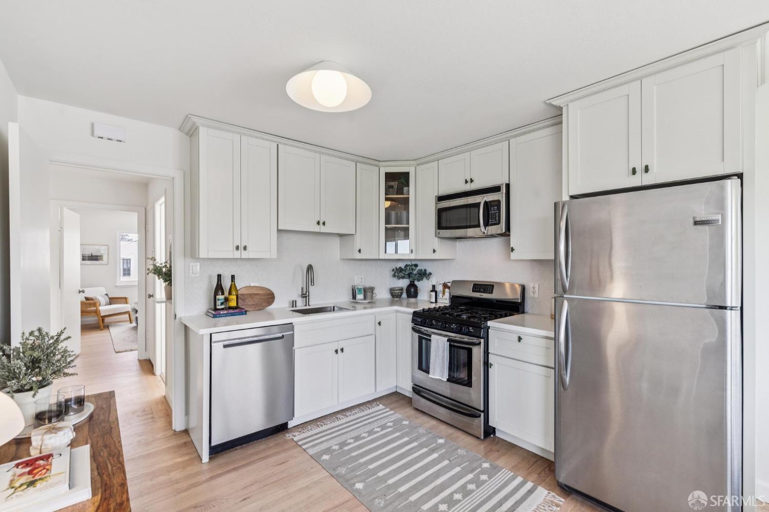 Detail Gallery Image 14 of 41 For 620 Detroit St, San Francisco,  CA 94131 - 2 Beds | 2 Baths