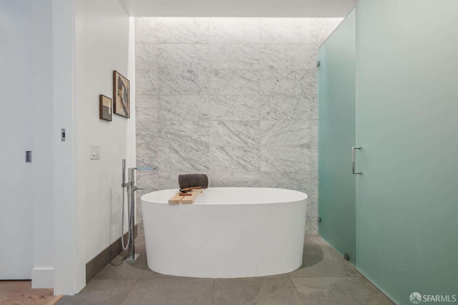 Detail Gallery Image 14 of 60 For 1 Bristol Ct #208,  San Francisco,  CA 94130 - 2 Beds | 2/1 Baths