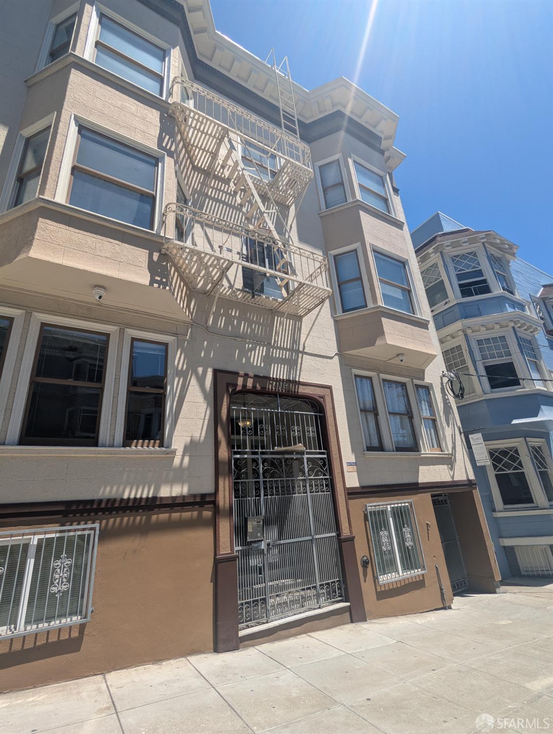 Detail Gallery Image 3 of 18 For 1416 Larkin St #B,  San Francisco,  CA 94109 - – Beds | – Baths