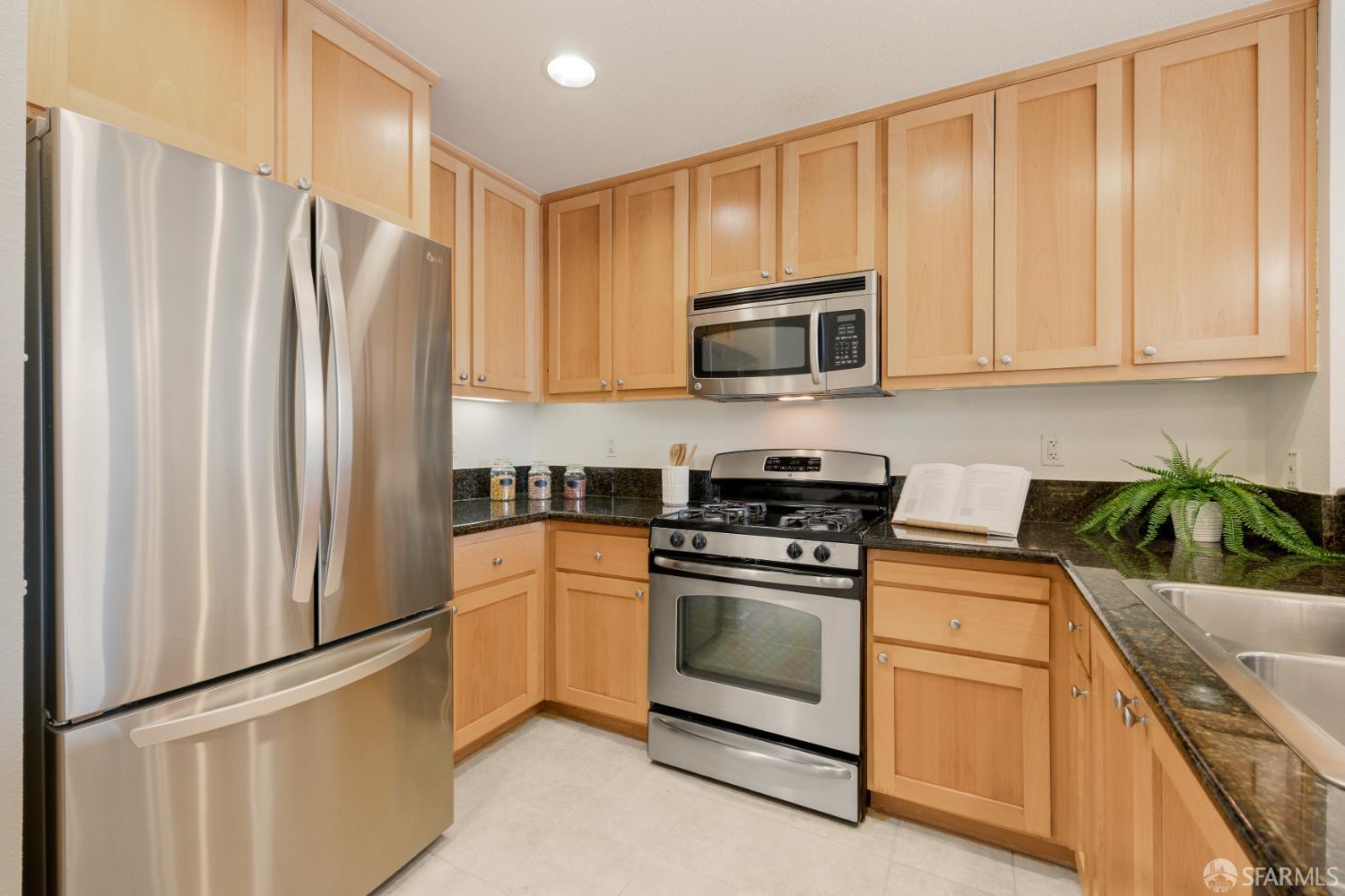 Detail Gallery Image 5 of 33 For 1488 El Camino Real #212,  South San Francisco,  CA 94080 - 1 Beds | 1 Baths