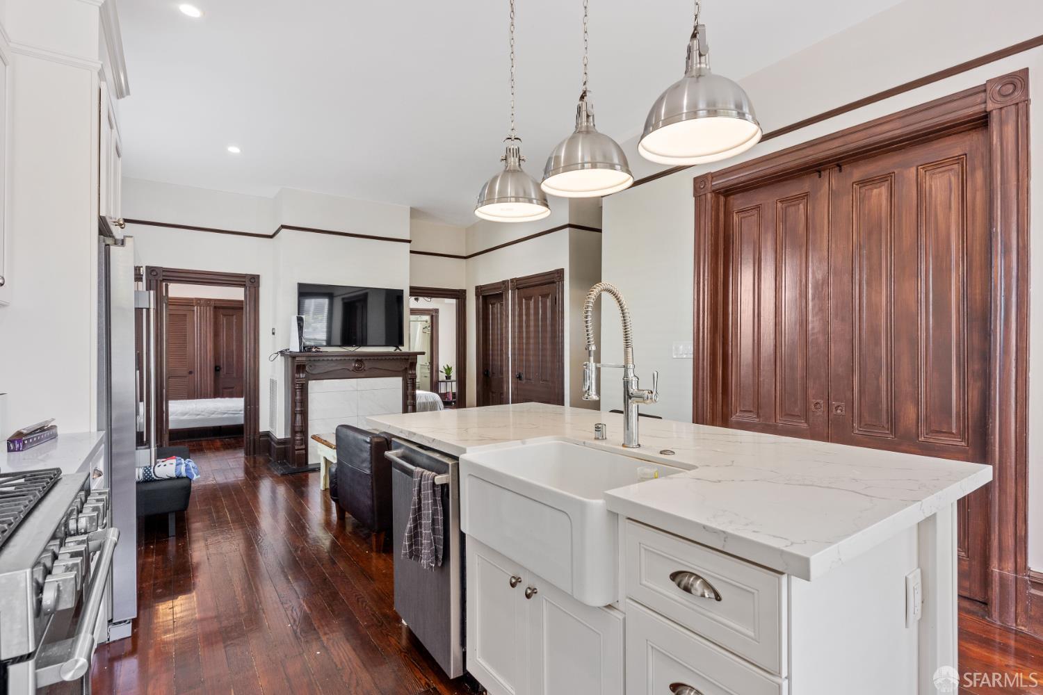 Detail Gallery Image 5 of 20 For 2215 Blake St a,  Berkeley,  CA 94704 - 2 Beds | 2/1 Baths