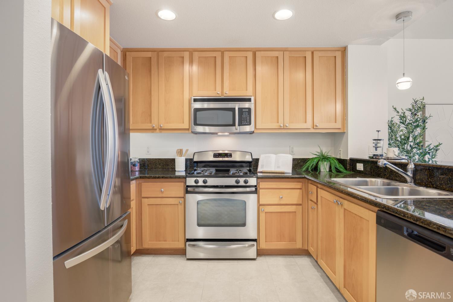 Detail Gallery Image 4 of 33 For 1488 El Camino Real #212,  South San Francisco,  CA 94080 - 1 Beds | 1 Baths