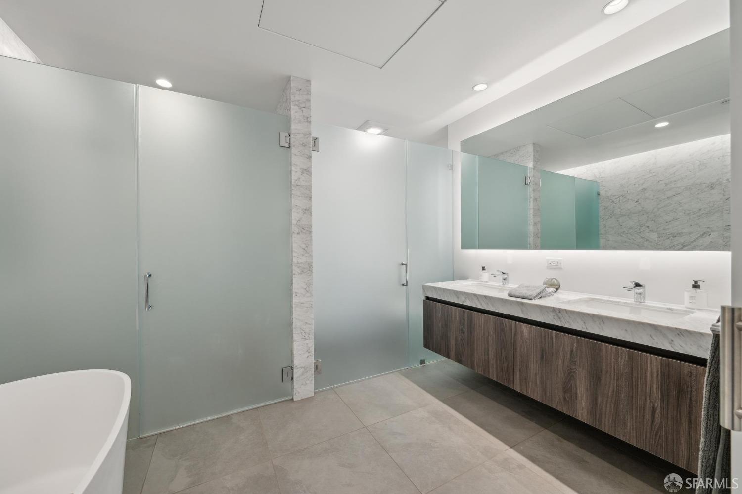 Detail Gallery Image 12 of 60 For 1 Bristol Ct #208,  San Francisco,  CA 94130 - 2 Beds | 2/1 Baths